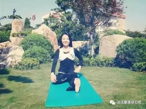 盘腿打坐初学视频_盘腿打坐怎么练_打坐盘腿练习方法——双盘