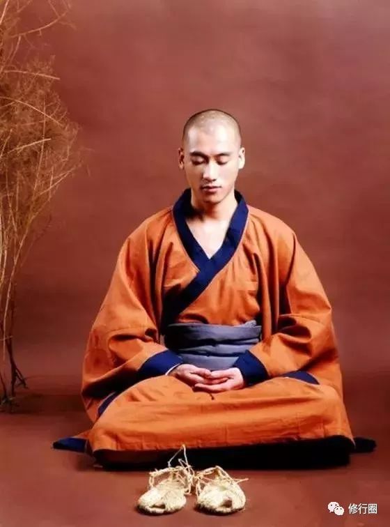 盘腿打坐基本要求_打坐盘腿练习方法——双盘_盘腿打坐怎么练