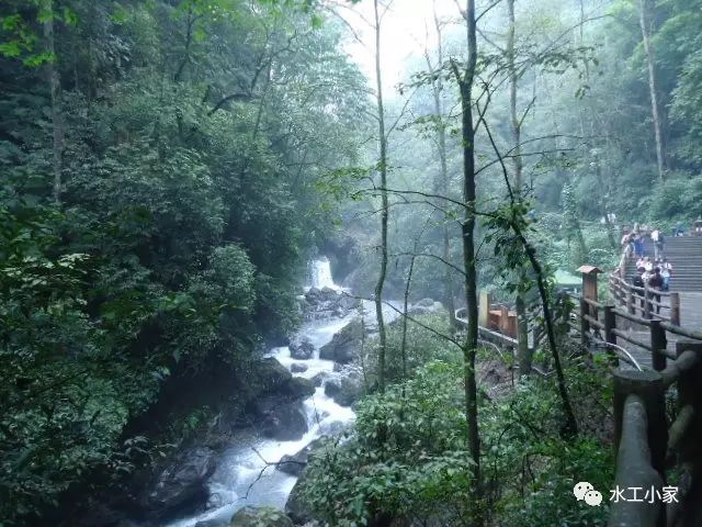 什么是通讯体裁特点_通讯体裁事迹材料600字_通讯体裁事迹材料特点