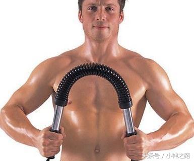 单杠 练习_初练单杠视频_练单杠的好处和坏处