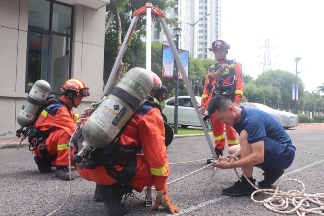 三人站综合训练器使用方法_三人站综合训练器安装视频_三人站综合训练器