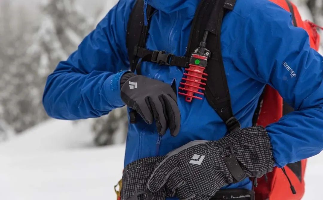 带护腕的健身手套_带手套健身护腕好吗_健身手套带不带护腕