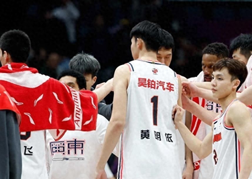 开元棋官方正版下载 史密斯or富尔茨！广东选人别具一格，八倍镜还原真相，朱芳雨摊牌