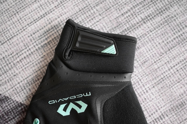 撸铁戴手套，你以为只是为了防止磨出老茧？