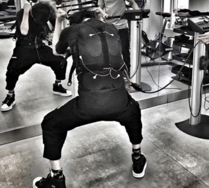 李小龙最恐怖的练法：铁砂掌、电击，第4种泰森没法做到