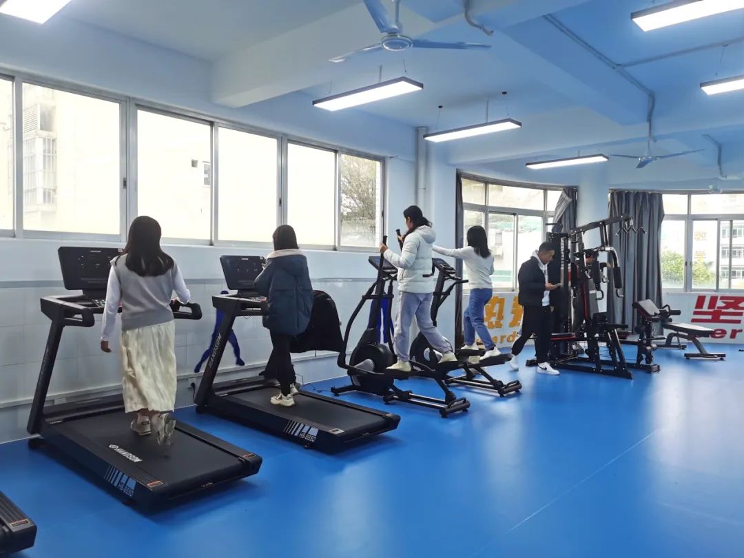 综合训练器 史密斯机_史密斯机综合训练器哪个牌子好_史密斯机综合训练器安装视频