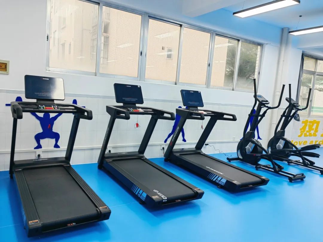 综合训练器 史密斯机_史密斯机综合训练器安装视频_史密斯机综合训练器哪个牌子好