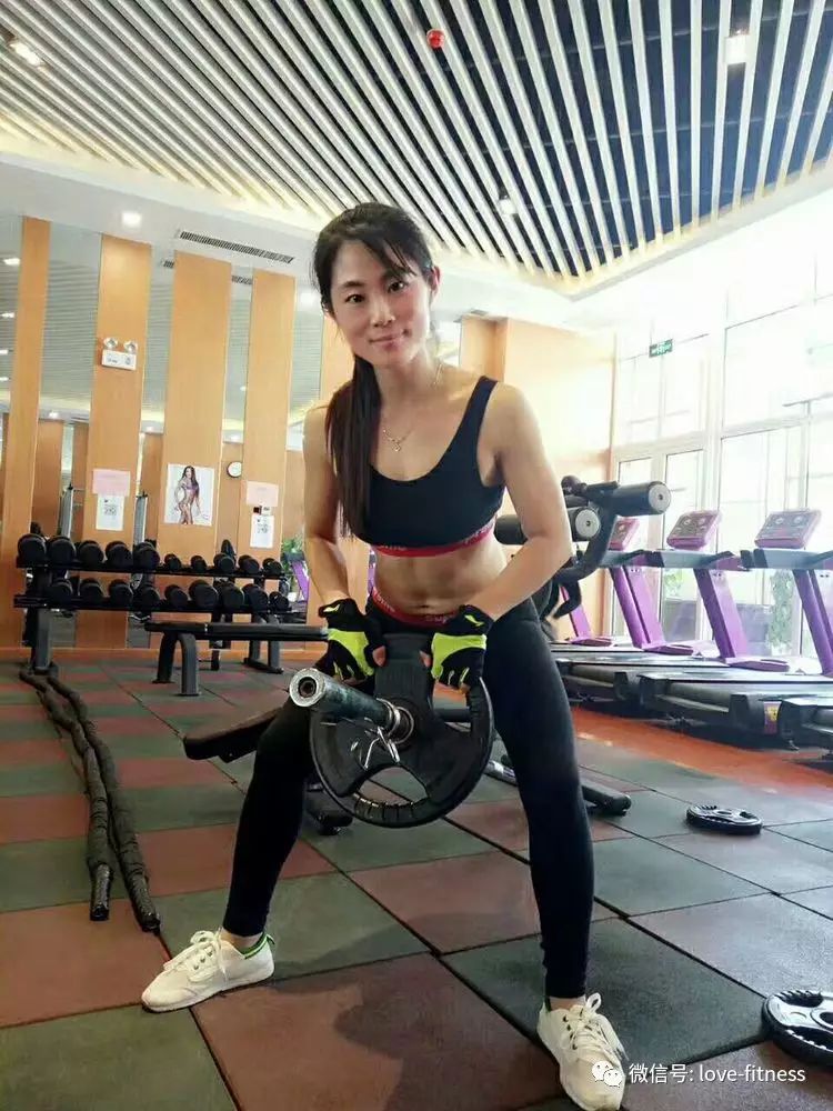 手套健身选择什么牌子_健身手套怎么选择_健身手套选择大一点还是小一点