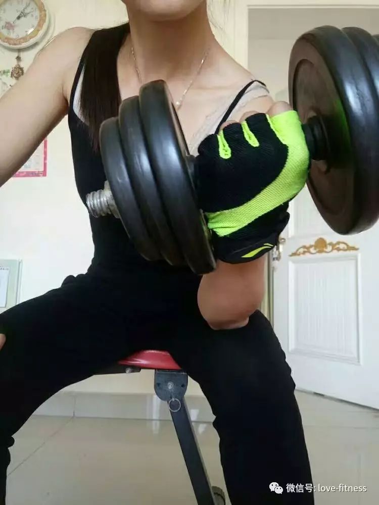 手套健身选择什么牌子_健身手套选择大一点还是小一点_健身手套怎么选择