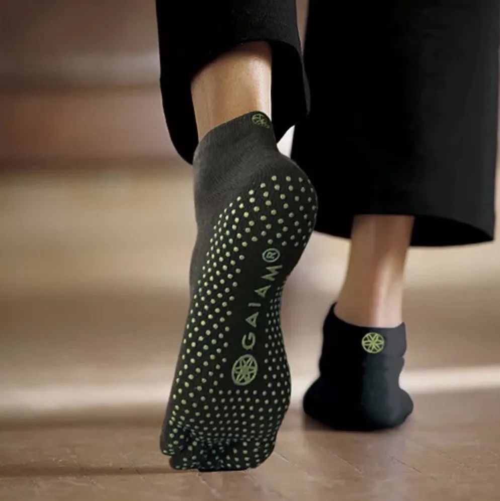 手套健身选择什么材质_健身手套选择大一点还是小一点_健身手套怎么选择