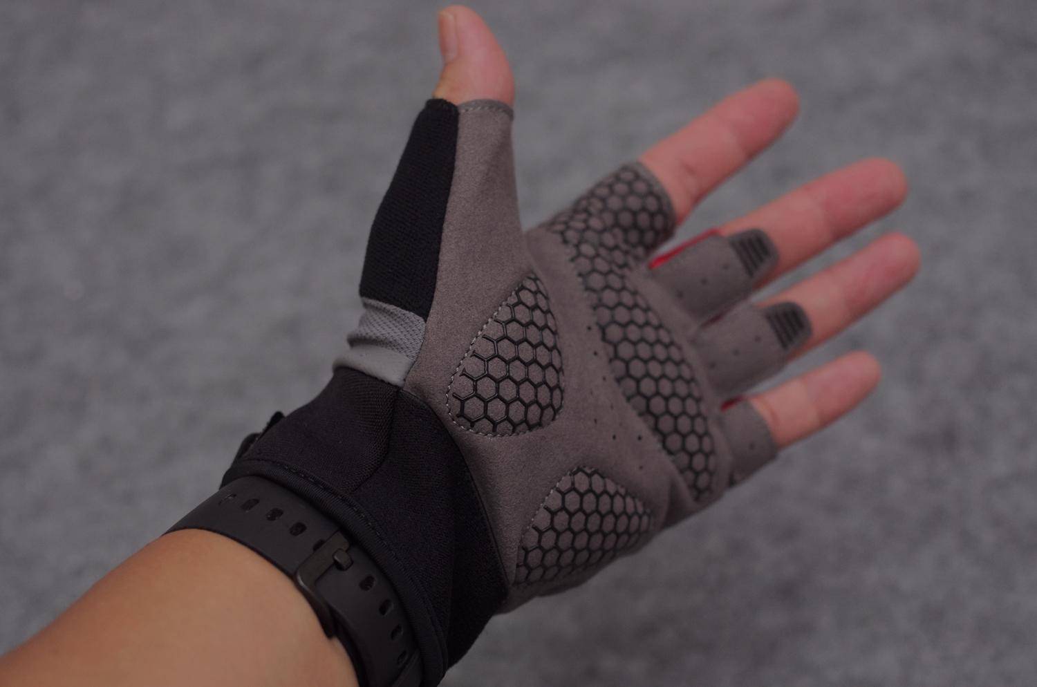 健身手套作用_专业健身手套_手套健身专业术语