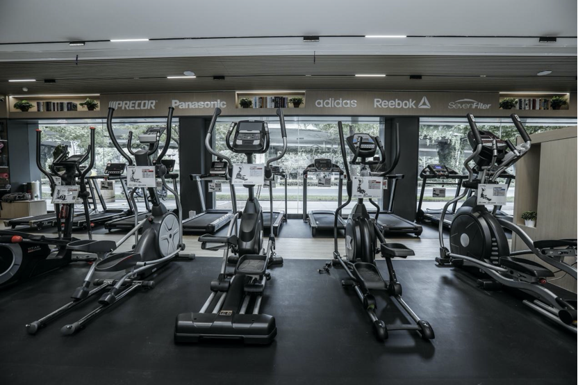 健身器材线上购买弊端_跑步机家用什么牌子好_线下实体店选购健身器材优势