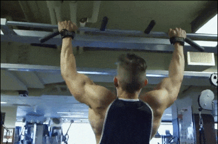 综合训练器 胸肌_中年男性肌肉流失预防_男性力量训练益处