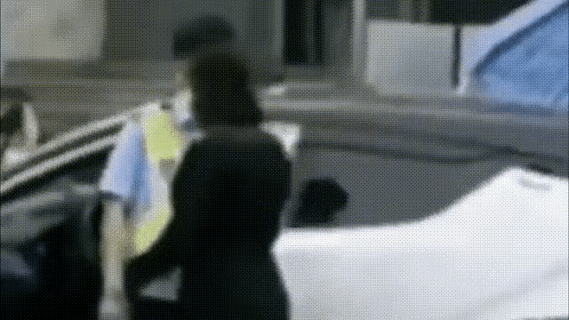 暴打碰瓷的视频_碰瓷挨揍视频_碰瓷被揍视频