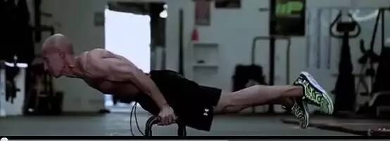 健身服装选择指南_运动健身装备推荐_健身要带手套吗