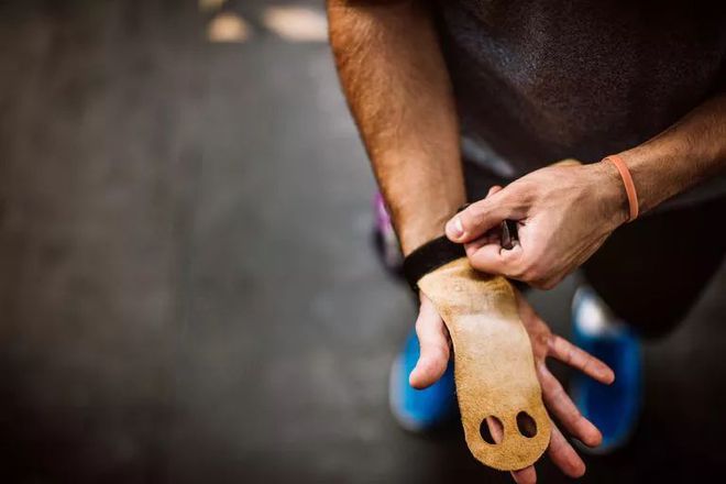 健身用缠手带还是手套_健身带的手套_健身手套上的绳子