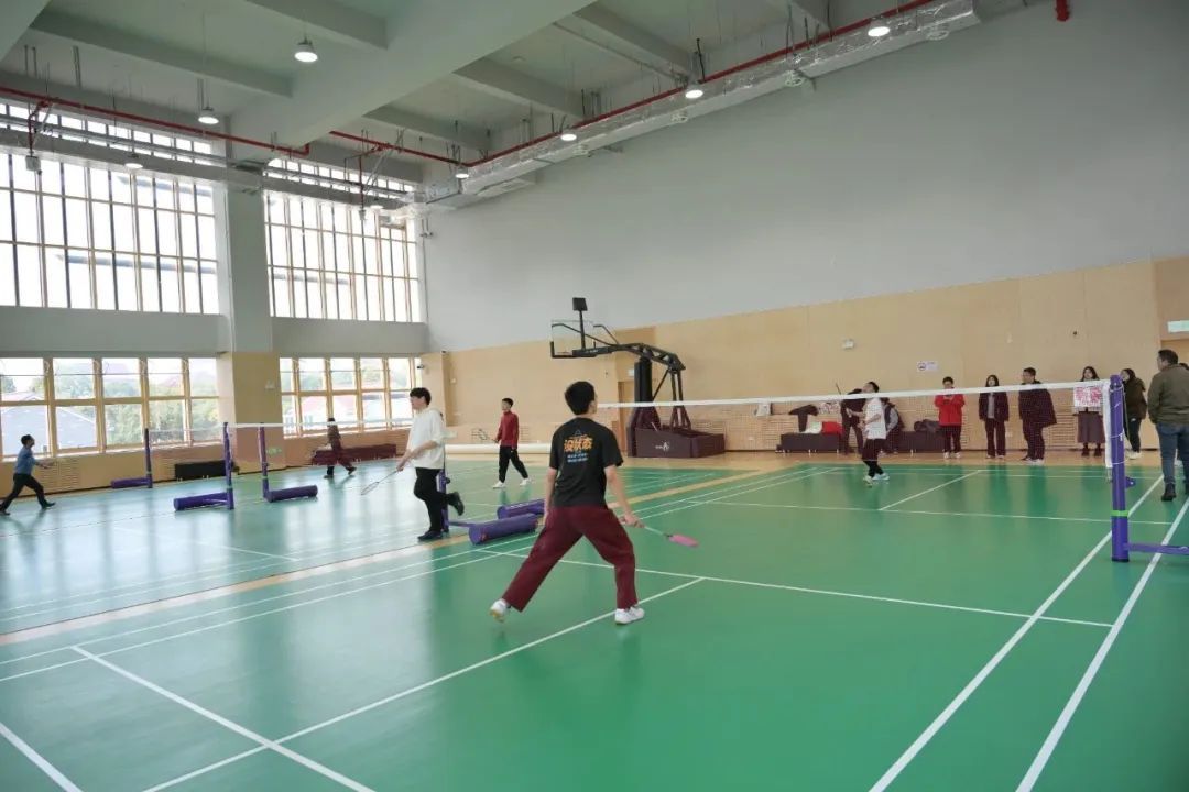 健身综合训练器安装视频_综合训练器健身器_健身器材综合训练器的使用方法