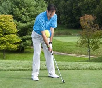 高尔夫球练习_高尔夫球技巧_高尔夫练球动作要领视频