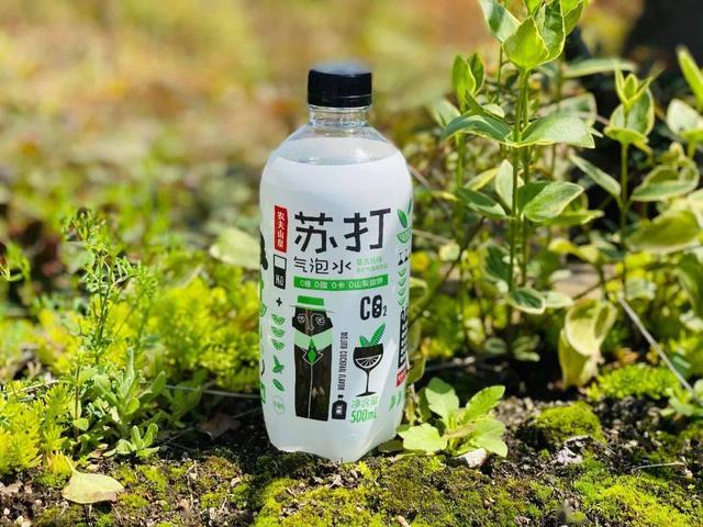 钟睒睒首富之路_农夫山泉砒霜门新闻发布会_农夫山泉毛利率