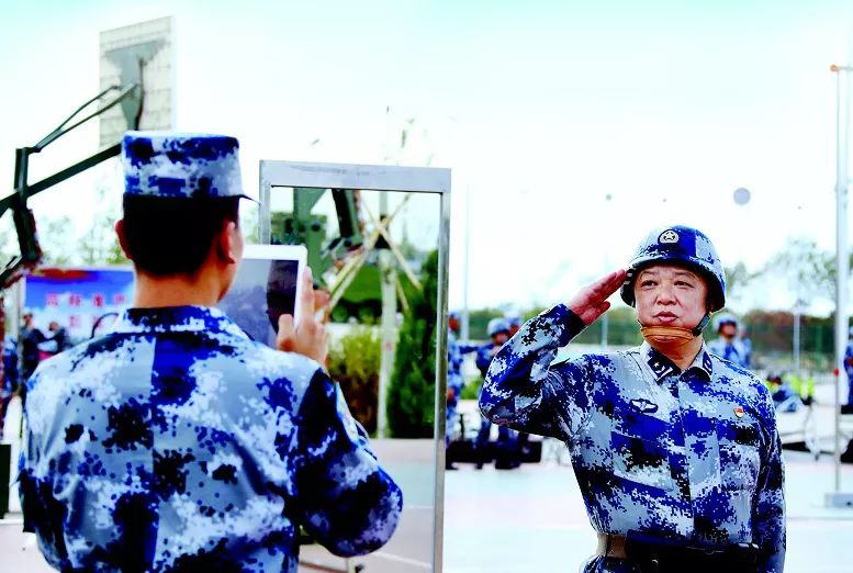 训练军姿动作讲解_军姿练习_军姿训练