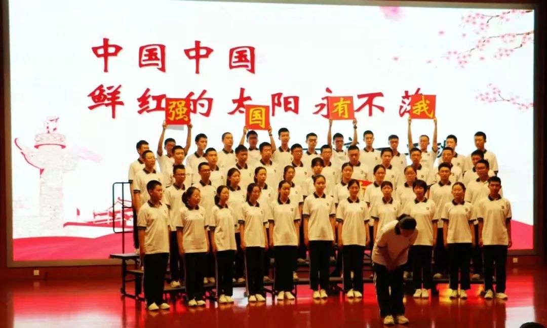 军姿练习_训练军姿的简单步骤_军人练军姿视频