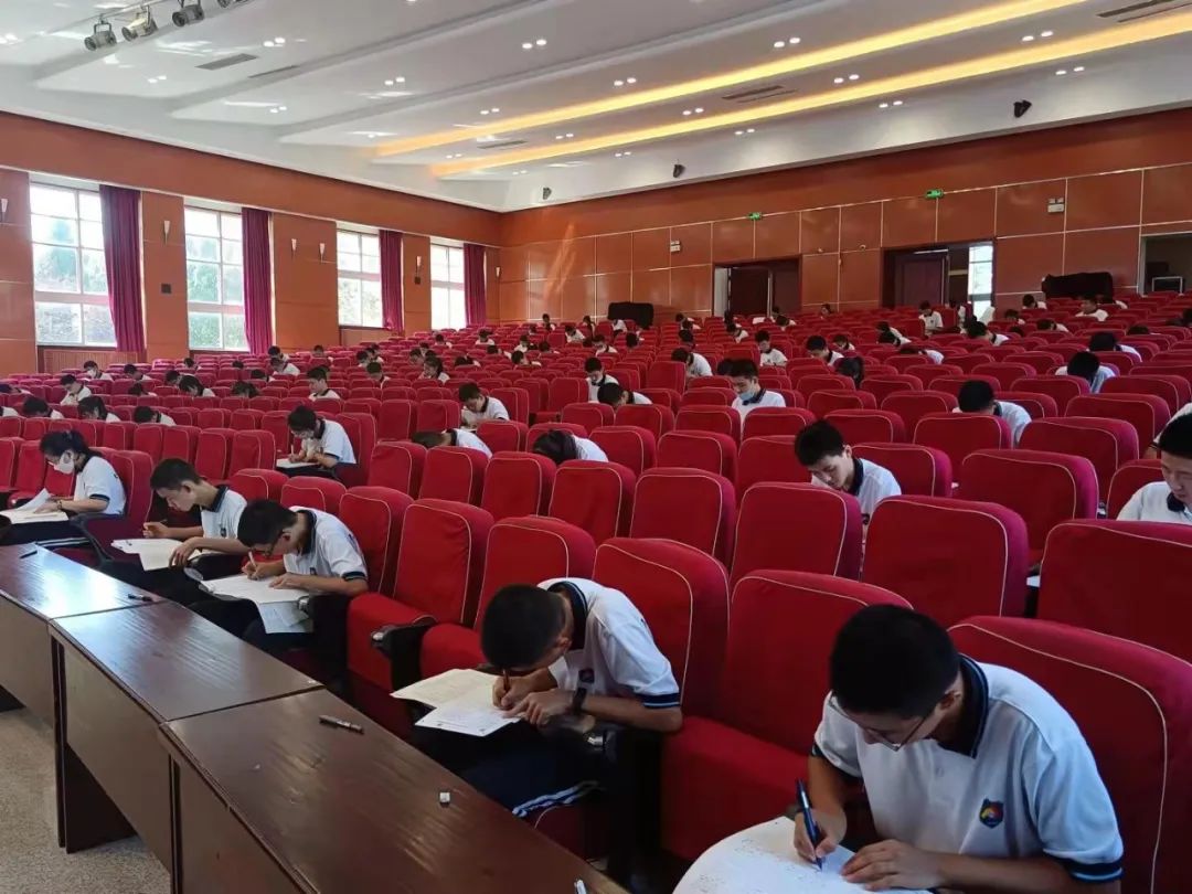 军姿练习_训练军姿的简单步骤_军人练军姿视频