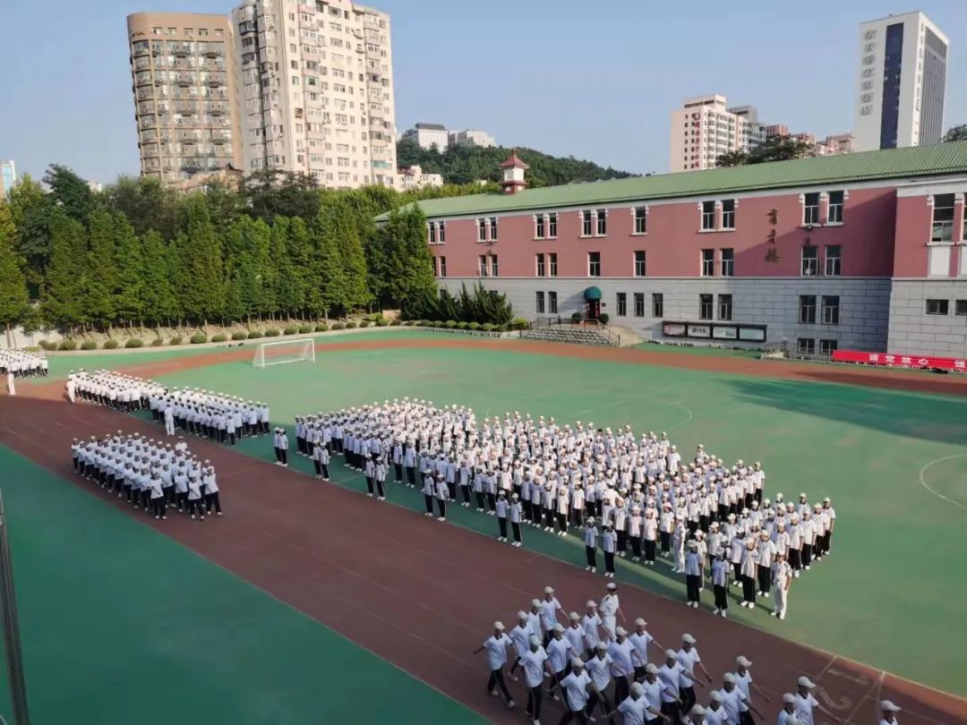 军姿练习_训练军姿的简单步骤_军人练军姿视频