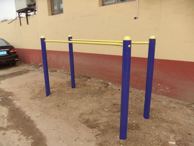 双杠的练习方法_身体前倾双杠臂屈伸_高位下拉小腿交叉