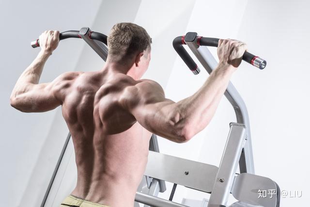 健身手套是否需要_健身手套紧点好吗_健身护具使用心得