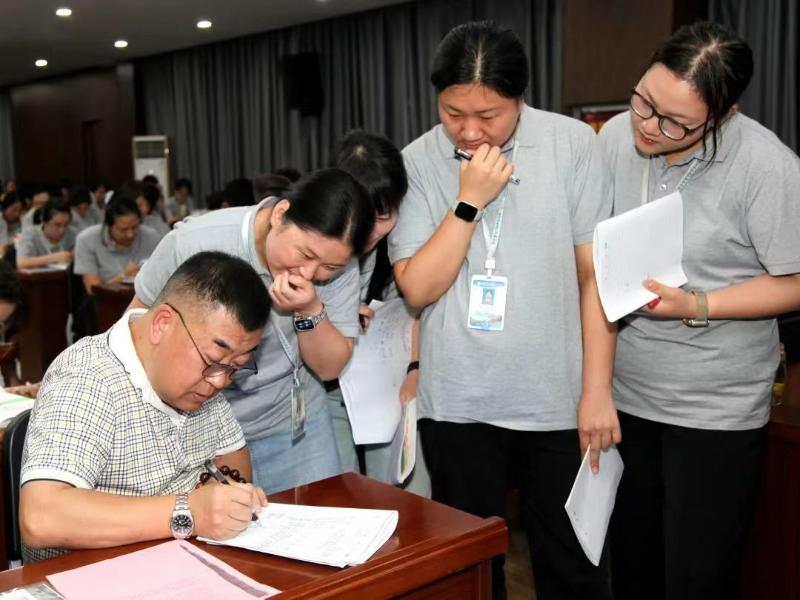 埇桥区博睿学校教师硬笔书法培训_硬笔书法练习内容_中国书法家协会高级注册教师李文凯讲解书写规范