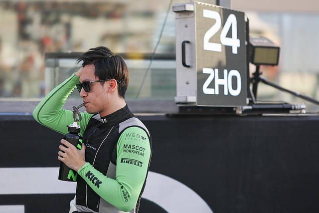 卡丁车安全装备选购指南_头盔FIA认证卡丁车手套_健身手套怎么选