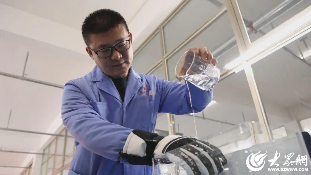 嘉祥手套产业传奇_送人送健身手套_嘉祥手套冠军装备