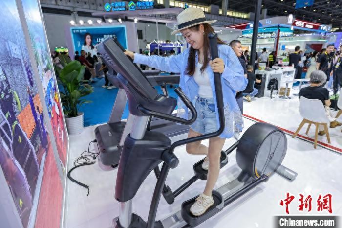 智能体育健身装备_消博会健身设备_综合训练器 健身